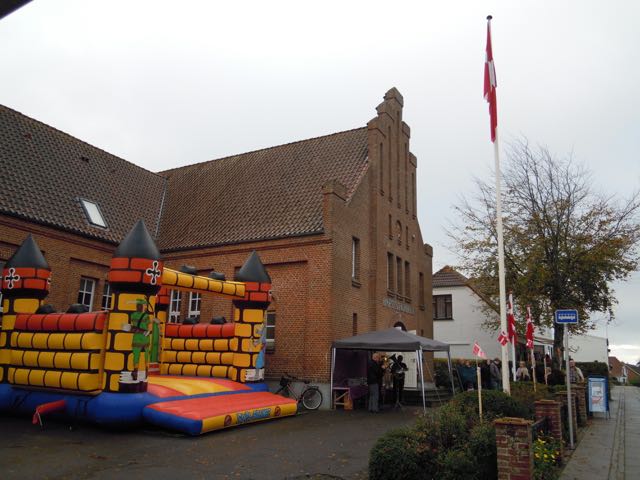 åben_kirke/hornorkester_og_hoppeborg.jpg